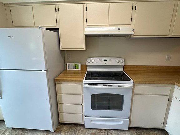 3rd image of 6762 Ducketts Ln #32-3