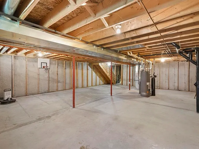 640 Tower Dr #1 — Photo 30
