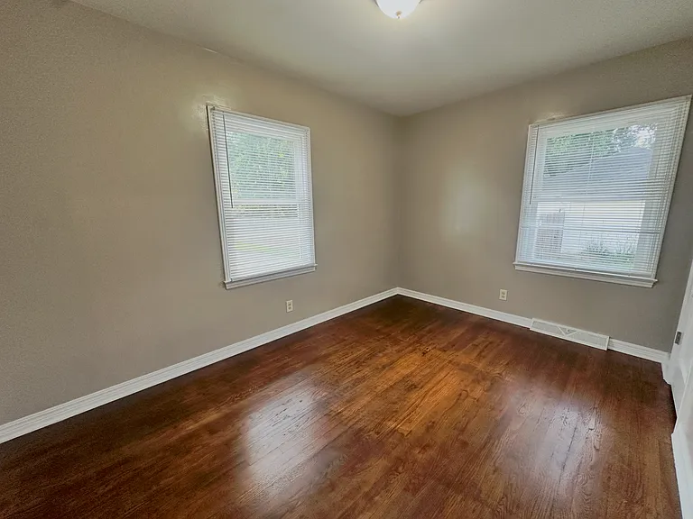 2212 SW Burnett Rd — Photo 10