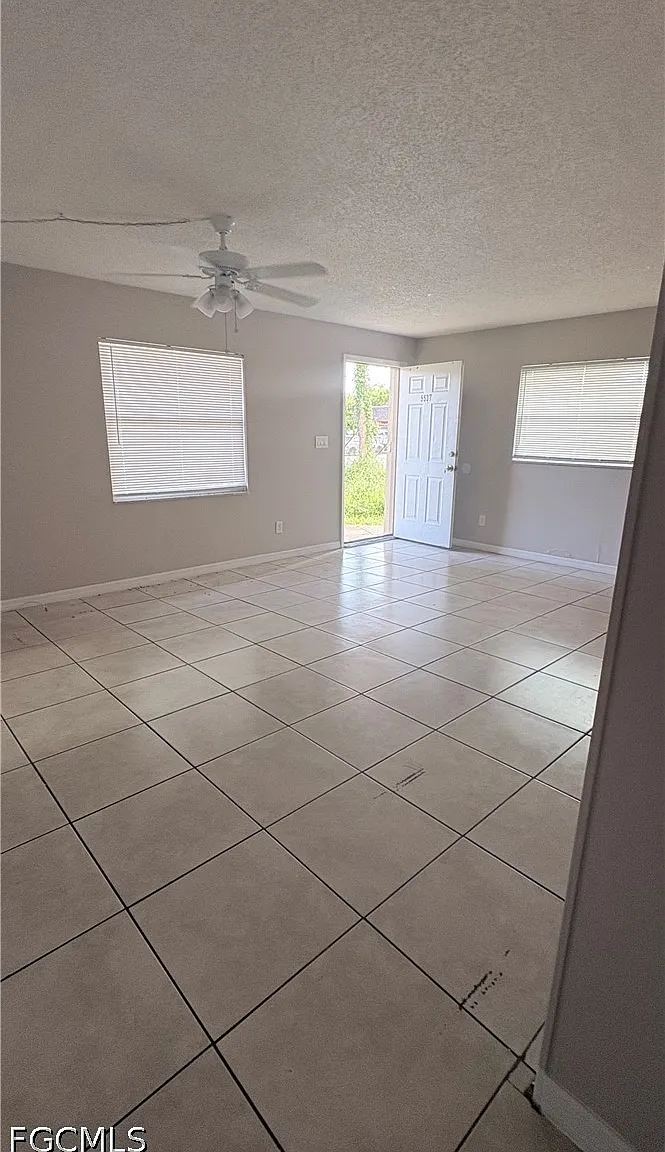 2 bed, 1.0 bath, 952 sqft, $1,050 — Photo 4