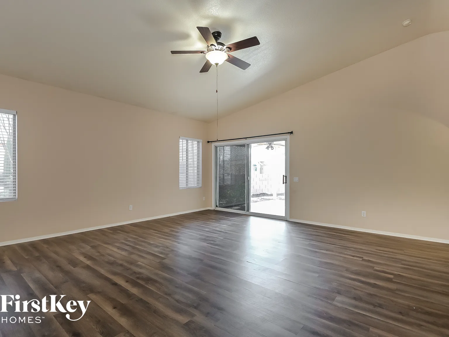 3 bed, 2.0 bath, 1557 sqft, $1,880 — Photo 4