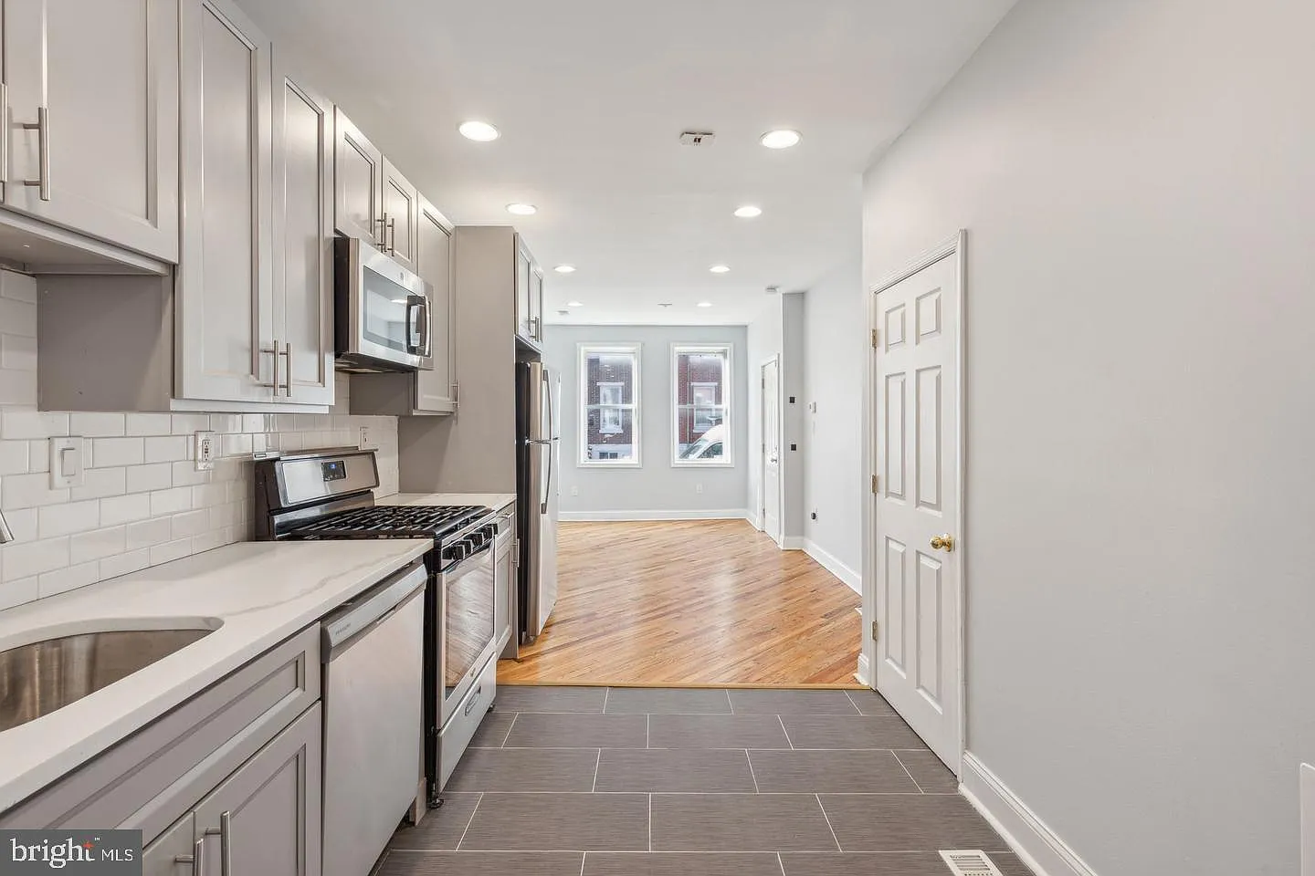 1 bed, 1.0 bath, 1850 sqft, $1,375 — Photo 3