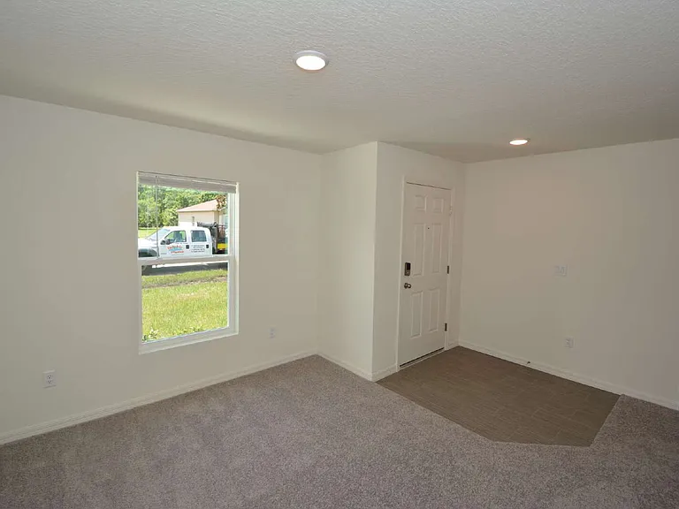 11 Roxland Ln — Photo 4