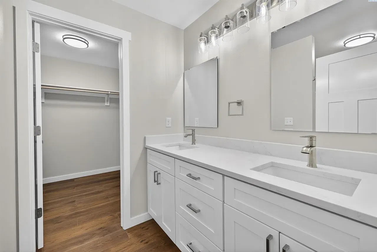 3 bed, 1255 sqft, $2,200 — Photo 1
