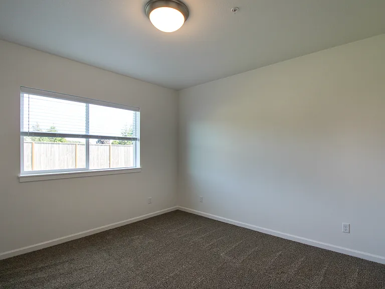 1902 SE Hankel St #13 — Photo 11