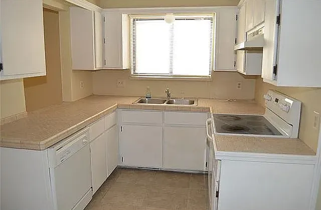 2805 Shoreridge Ave — Photo 3