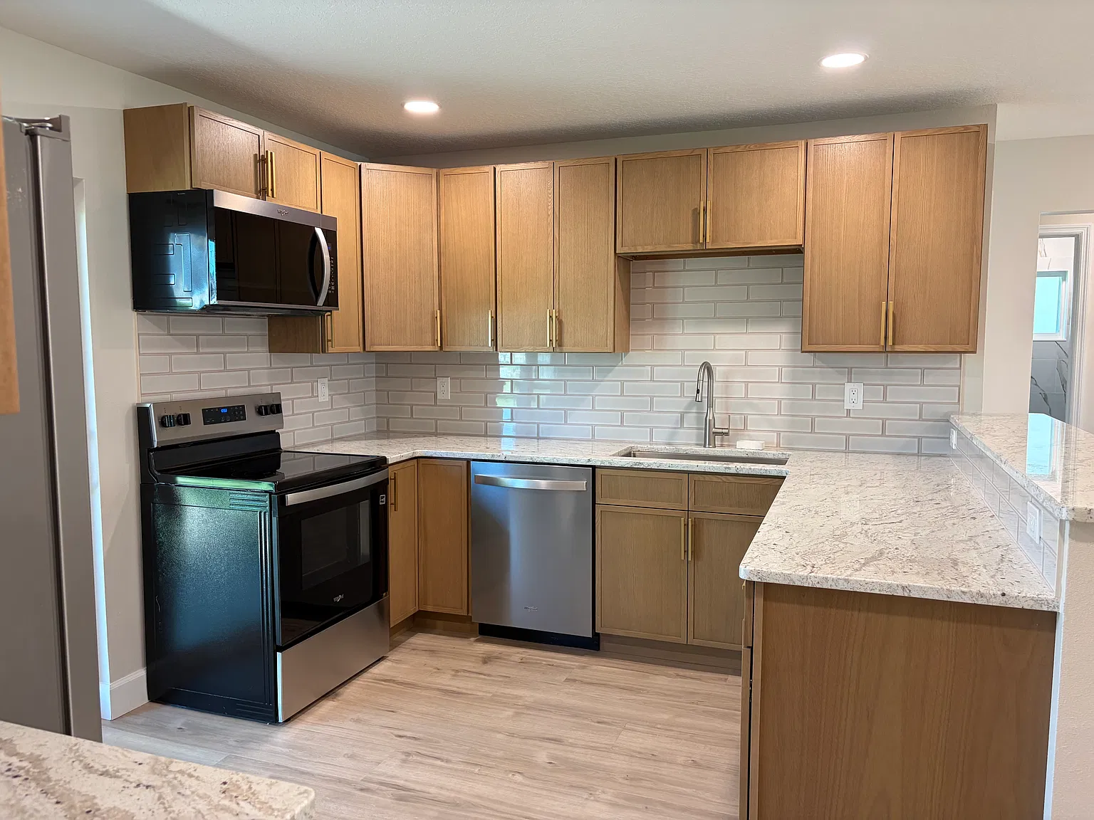 2 bed, 946 sqft, $2,500 — Photo 3