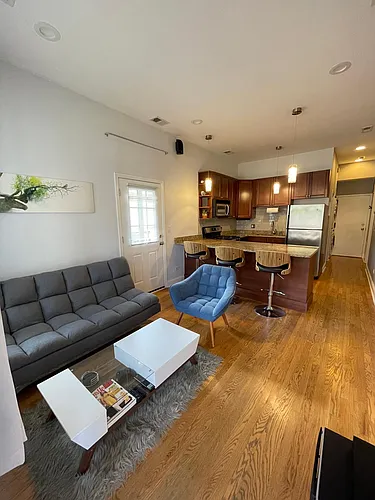 2025 W Erie St #1R Photo 1