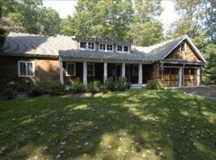 370 Dogwood Ln, East Marion, NY 11939