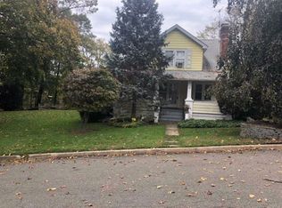 28 Margaret St, Glen Cove, NY 11542