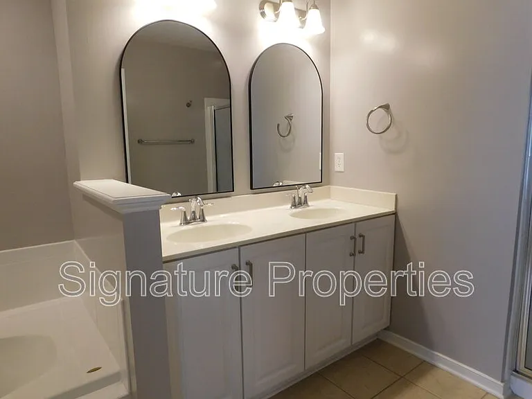 8197 Belton Cir — Photo 33