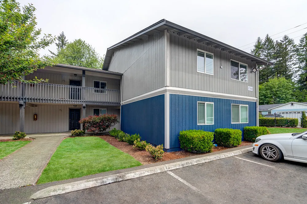 2 bed, 860 sqft, $1,525 — Photo 1