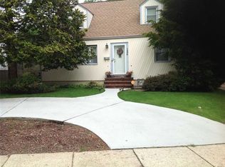 1009 Barth Dr, Baldwin, NY 11510