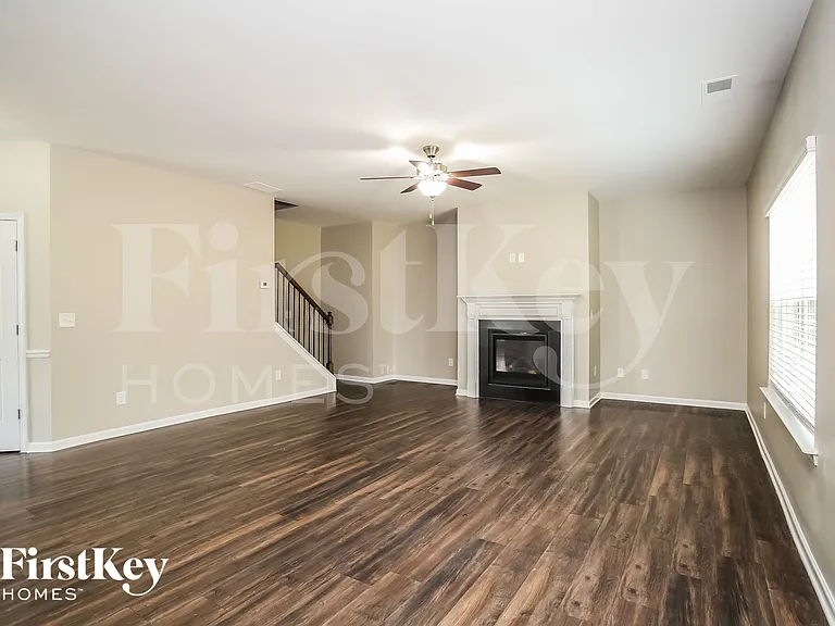 240 Jefferson Ave — Photo 2