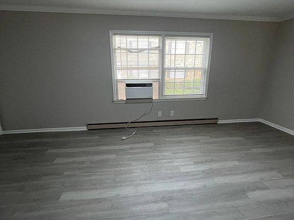 5th image of 1045 E Meadow Dr #A