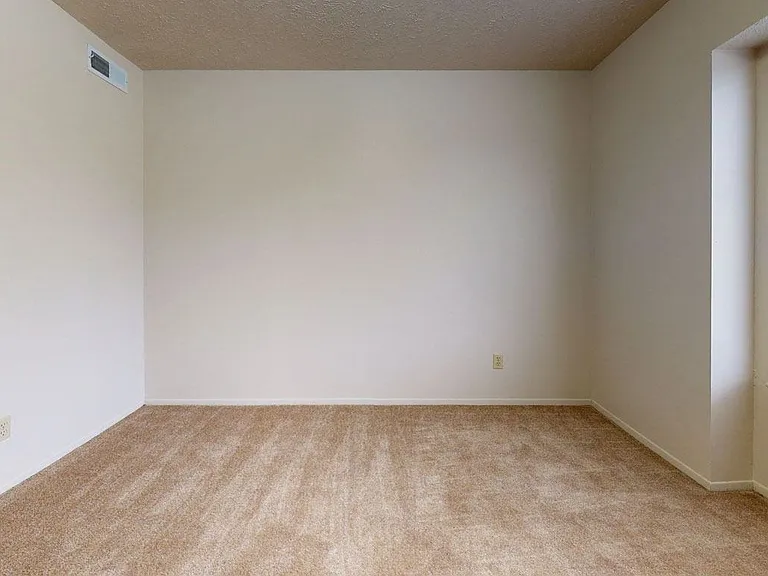 Pine Knoll Apartments — Photo 78
