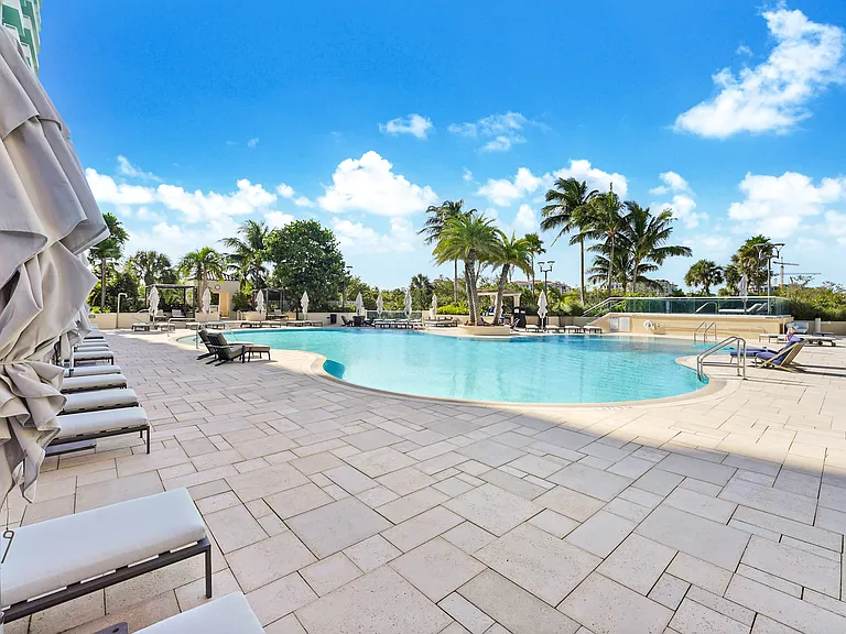 300 S Pointe Dr #405 — Photo 53
