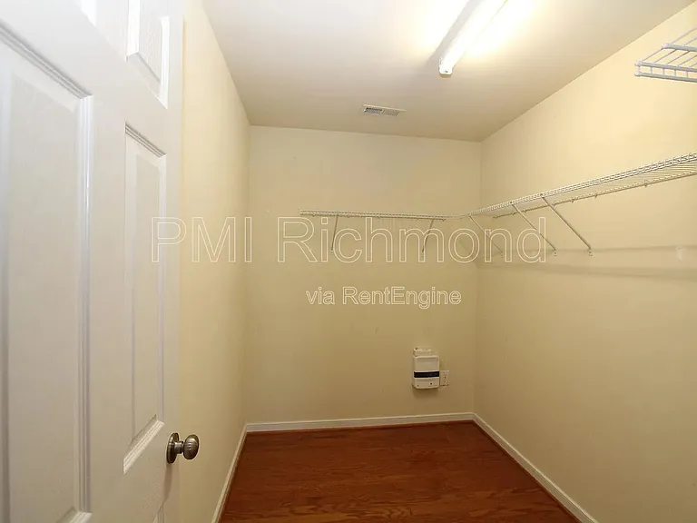 637 Abbey Village Cir — Photo 12