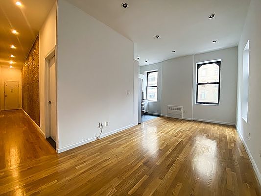 3rd image of 1297 Lexington Ave #10B