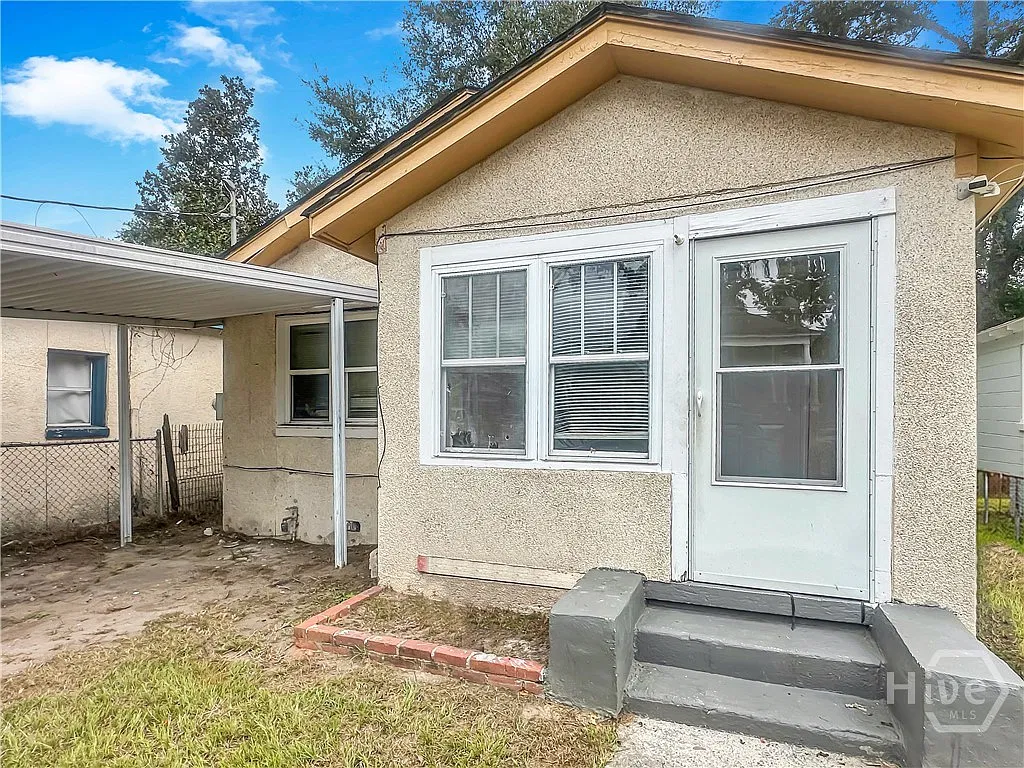 3 bed, 1.0 bath, 960 sqft, $1,500 — Photo 2
