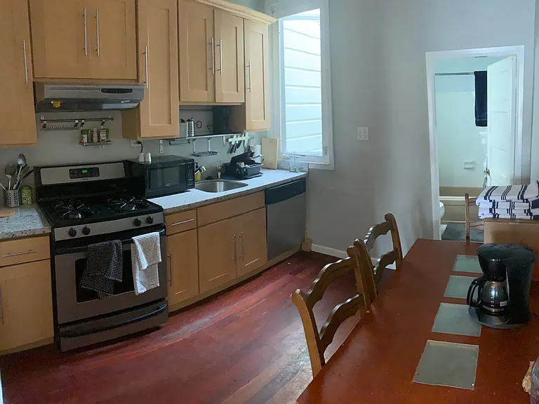 2943 Baker St — Photo 3