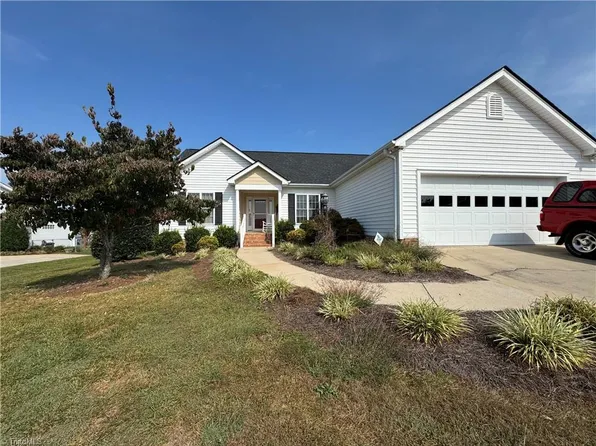 1040 Oxford Ln, King, NC 27021