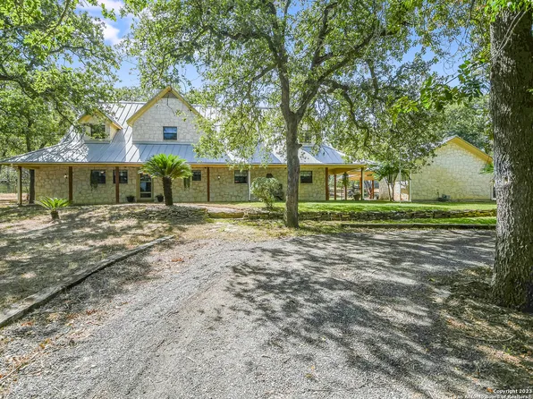 209 OAK BEND DR, La Vernia, TX 78121