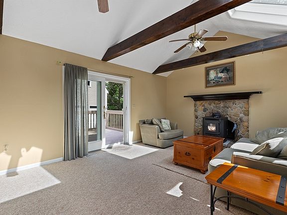 5th image of 48 Livingston Dr