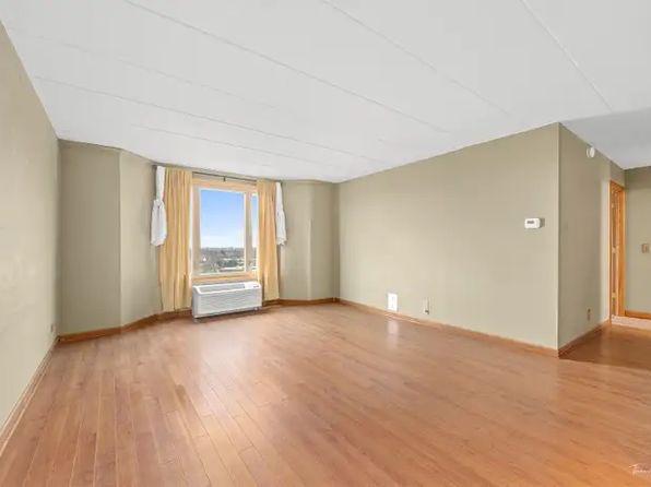 1 Renaissance Pl UNIT 1115