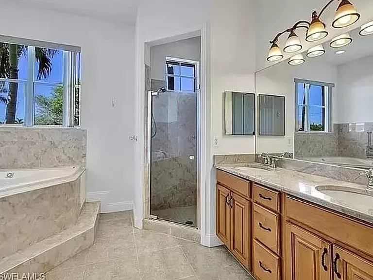 4627 SW 15th Ave — Photo 8