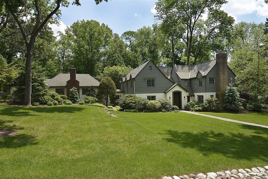 1st image of 49 Arden Ln