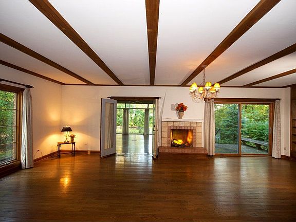 4th image of 340 Belle Foret Dr