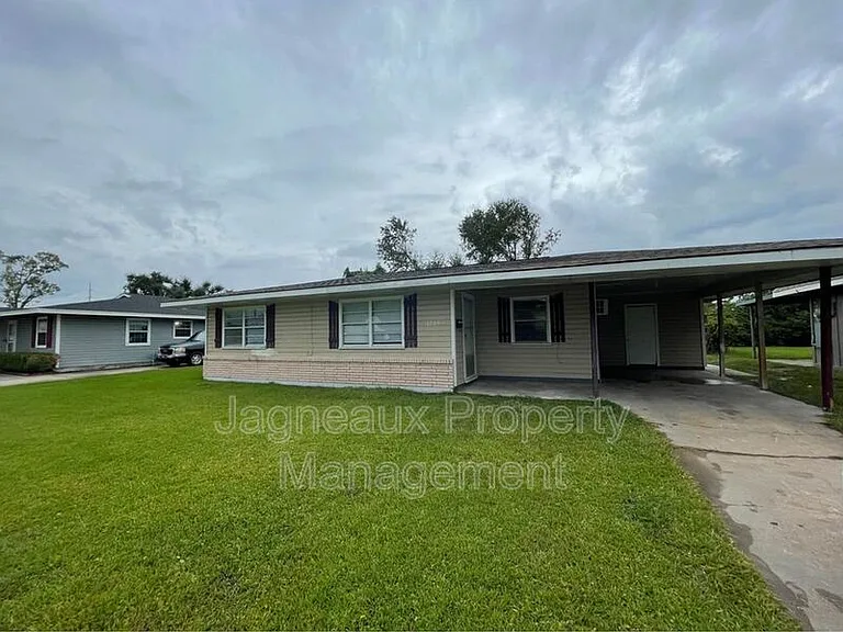 1205 Sunset Dr — Photo 1