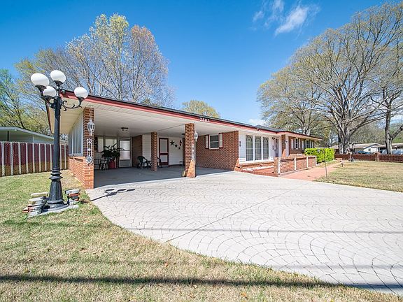 3rd image of 2505 Broadmoor Dr