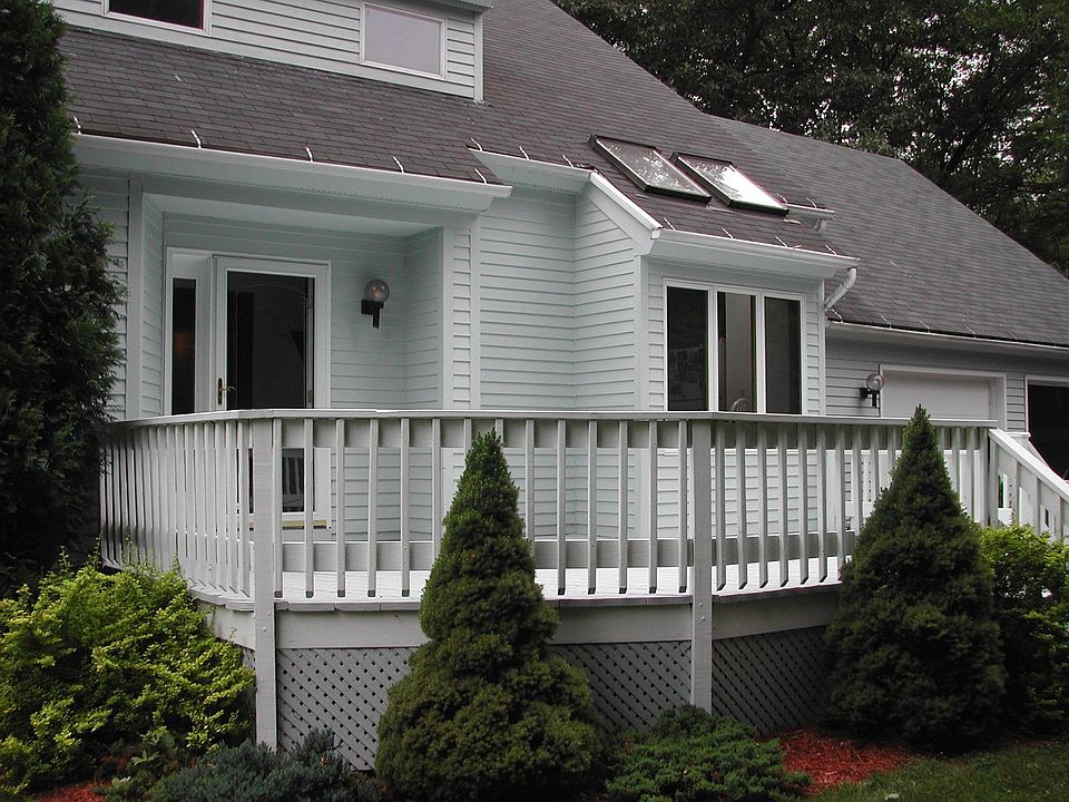 39 Westmeath Ln