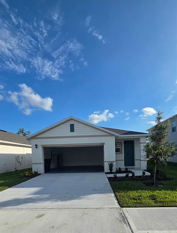 4 bed, 2.0 bath, 1665 sqft, $2,250 — Photo 1