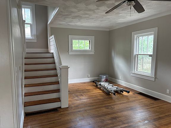 5th image of 4801 Broadway St #636