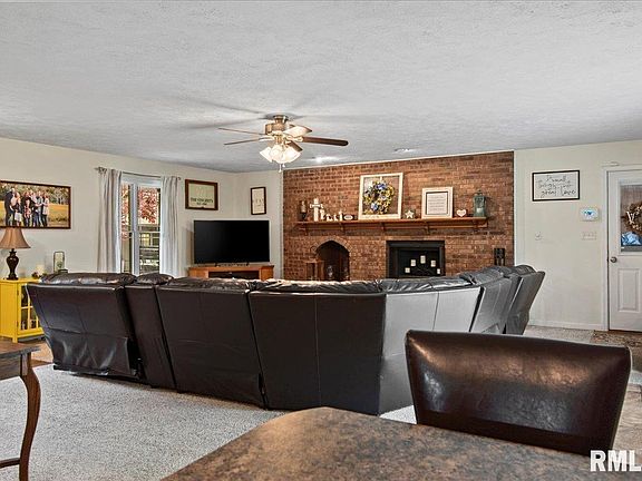 4th image of 9790 Oakwood Ln
