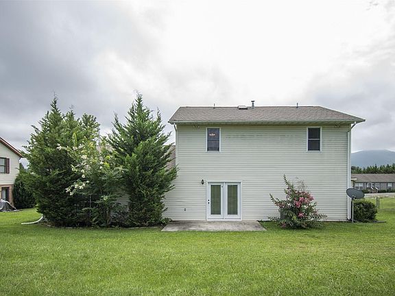 5th image of 3878 Bainbridge Dr