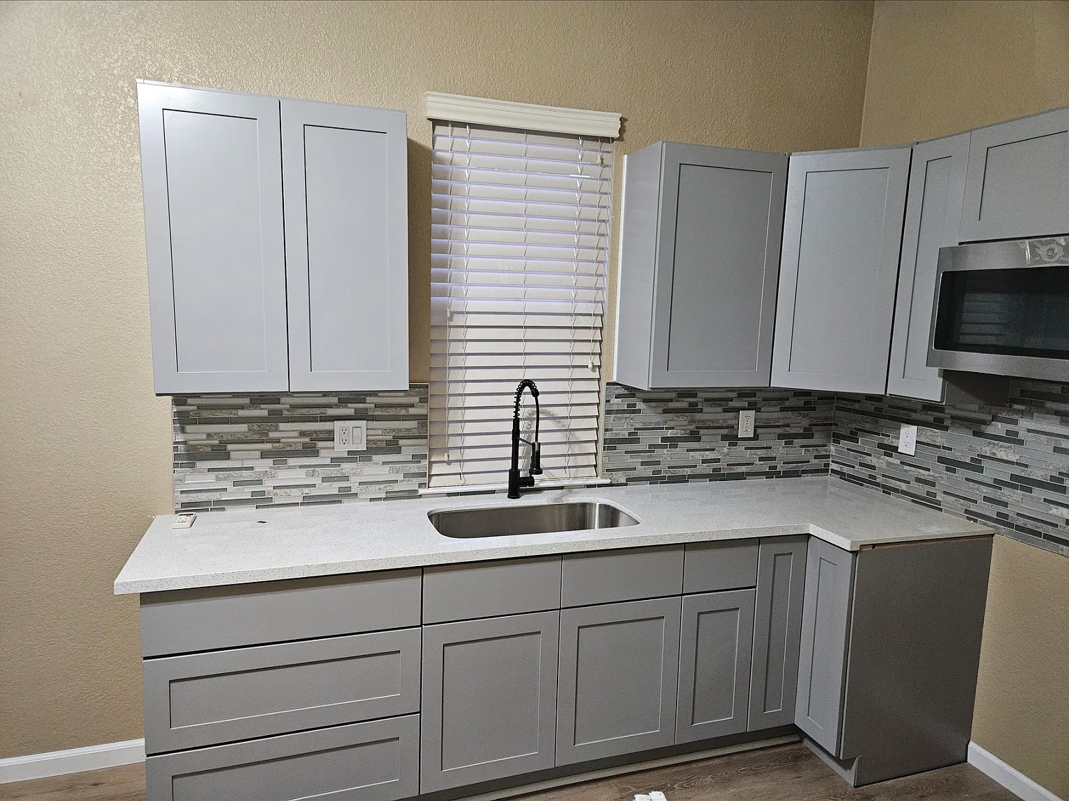 2 bed, 850 sqft, $1,800 — Photo 3
