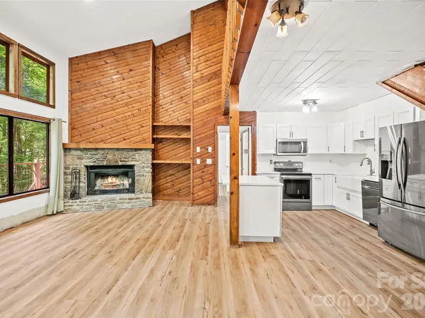 48 Gold Finch Ln, Maggie Valley, NC 28751