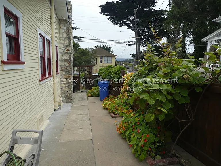 668 Van Buren St — Photo 12