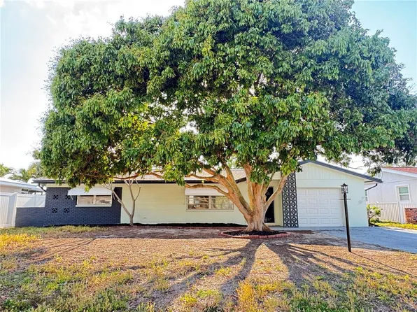 8484 120th St, Seminole, FL 33772