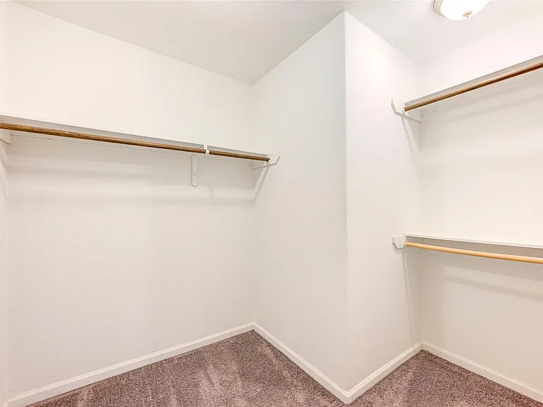 503 W Linney St — Photo 38