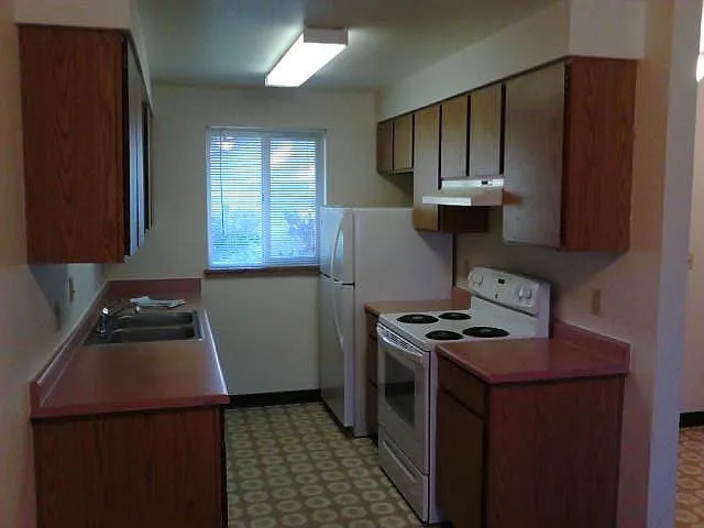 900 N Douglas St — Photo 11