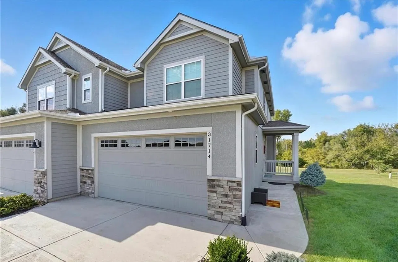 4 bed, 3.5 bath, 2348 sqft, $2,699 — Photo 2