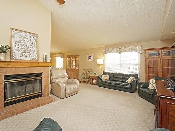 4th image of 215 Rachel Ln