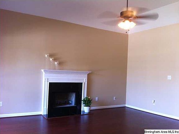 3rd image of 988 McAllister Dr