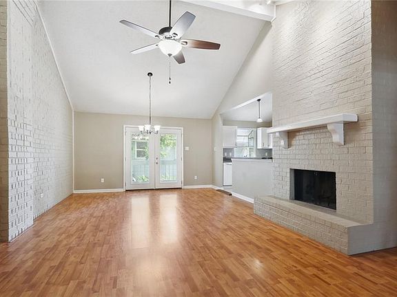 2nd image of 917 Old Metairie Pl