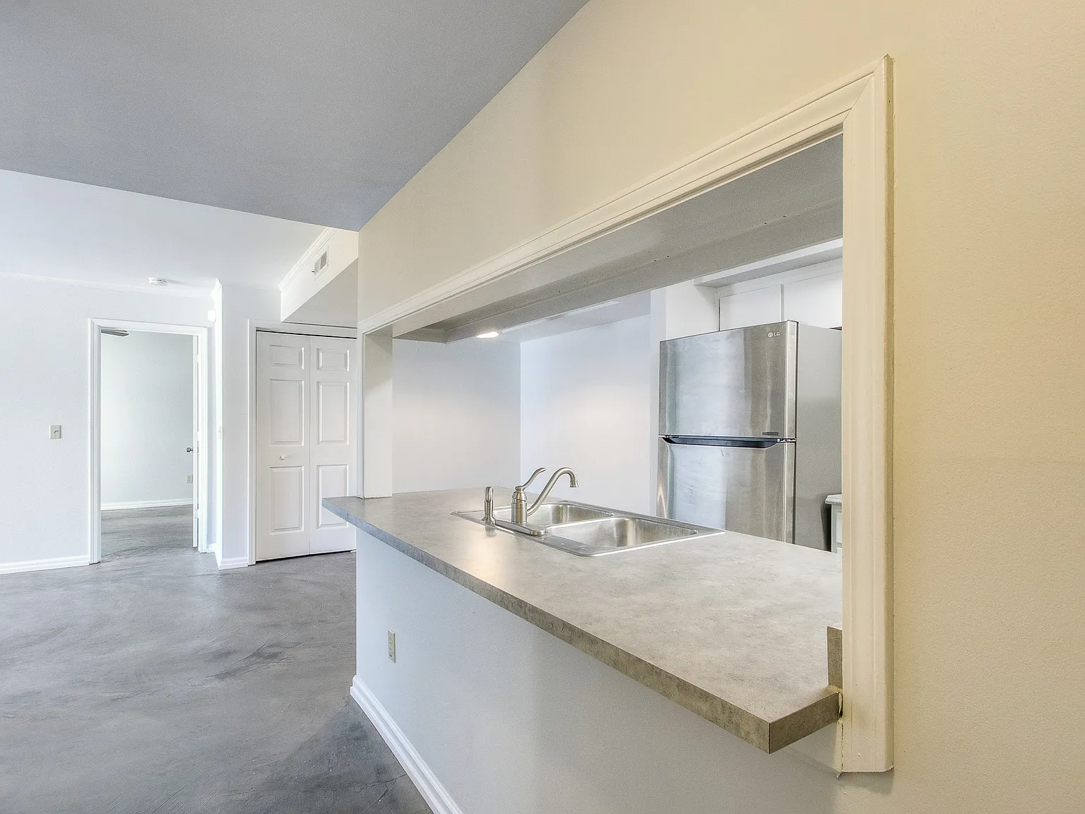 2 bed, 960 sqft, $1,990 — Photo 3